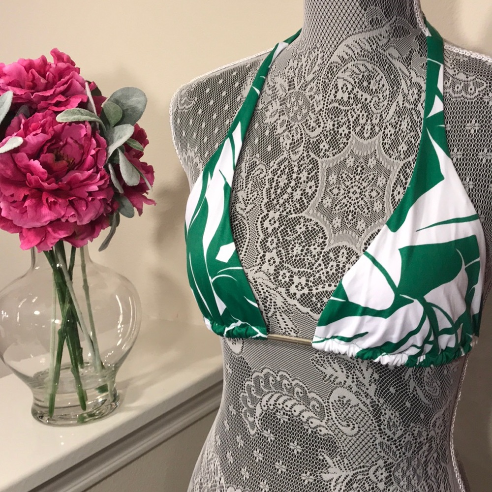 VIctoria’s Secret Green & White Leaf Bikini Top